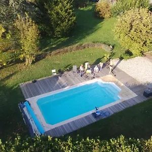 https://gite-le-cedre-bleu.hotels-rhonealpes.com